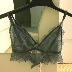 vICTORIA'S SECRET LACE BRA